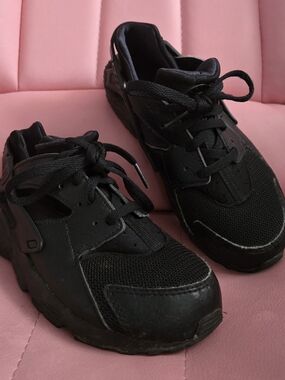 All Black Nike Huarache Run Shoes For Little Girl